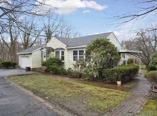 218 Cuba Hill Rd, Huntington, NY 11743