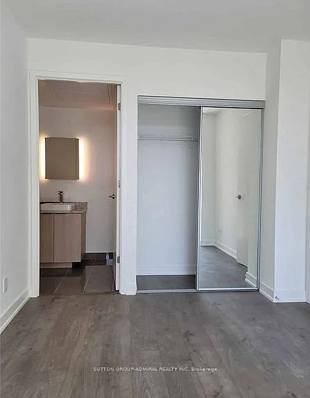 501 Yonge St #812 — Photo 6