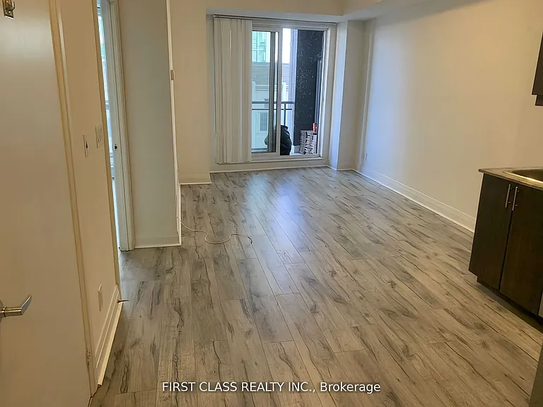 17 Kenaston Gdns #404 — Photo 3