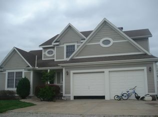 23201 Oakview Dr, Spring Hill, KS 66083