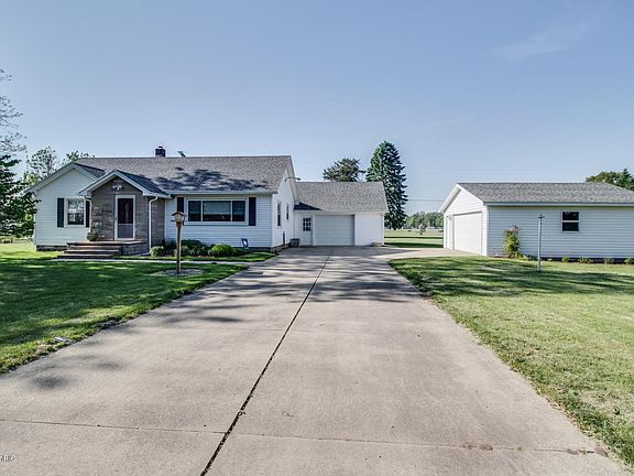 3rd image of 2851 W Dr S