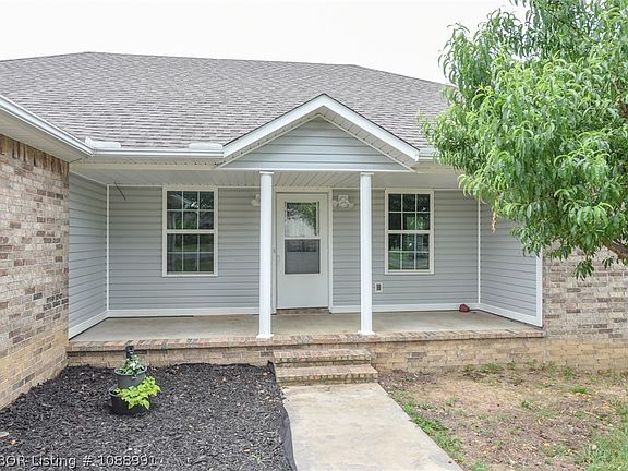 3rd image of 102 Leann Blvd