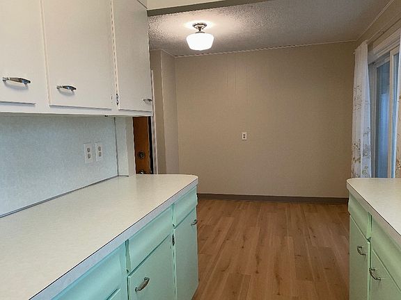 3rd image of 418 Beechwood Ave