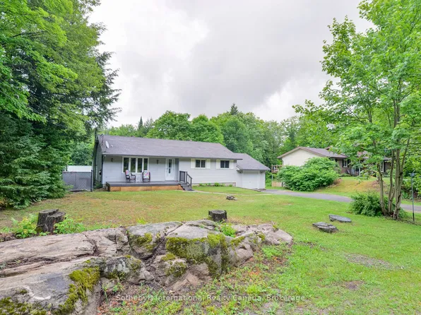 1048 Old Falkenburg Rd, Bracebridge, ON P1L 1X4