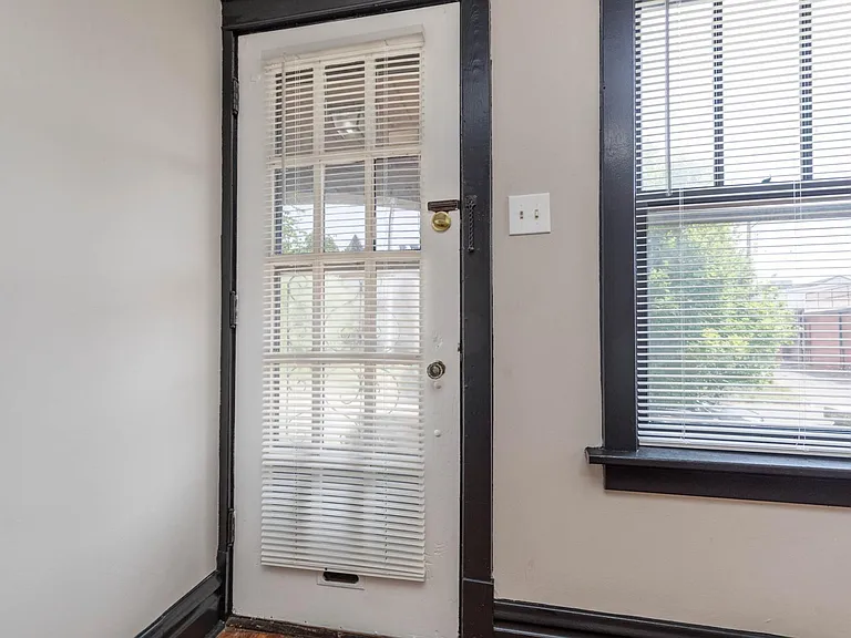 4216 Neosho St #1W — Photo 2