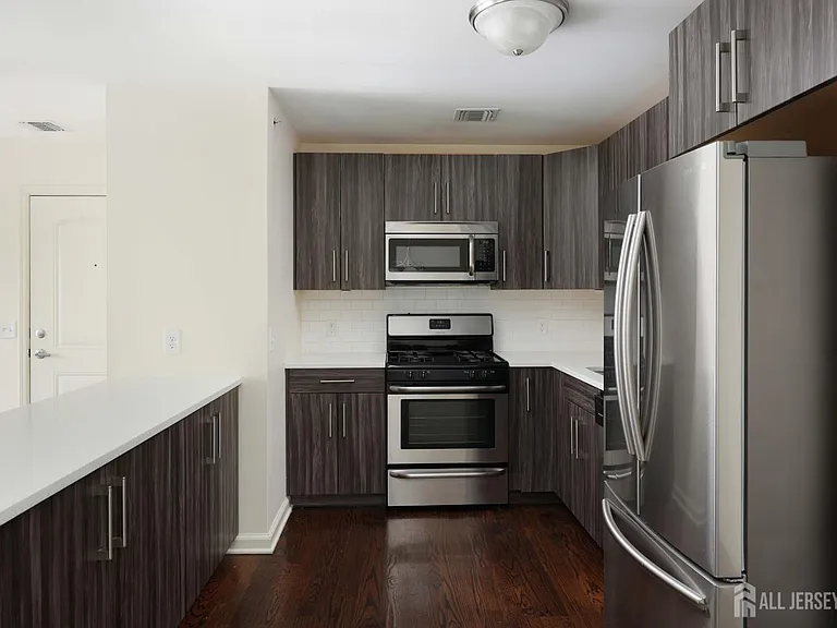 1400 Saint George Ave #303 — Photo 14