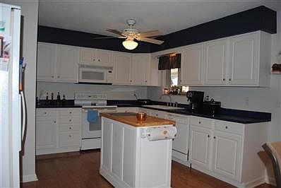 2nd image of 1010 Mount Dr