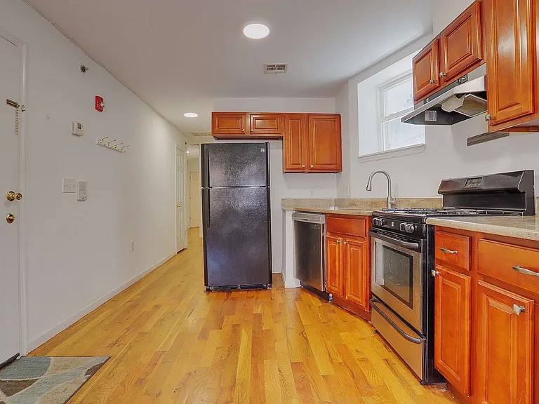 236 Van Horne St #3B — Photo 4