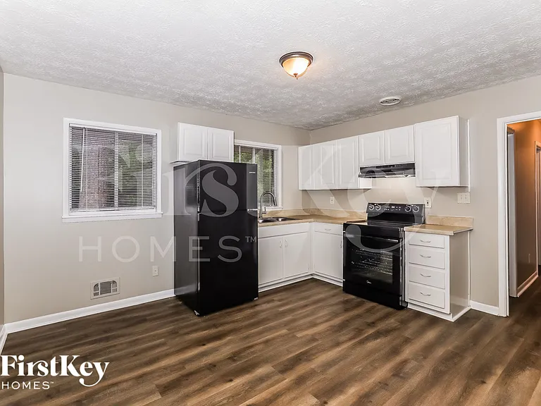 1334 Labelle St — Photo 5