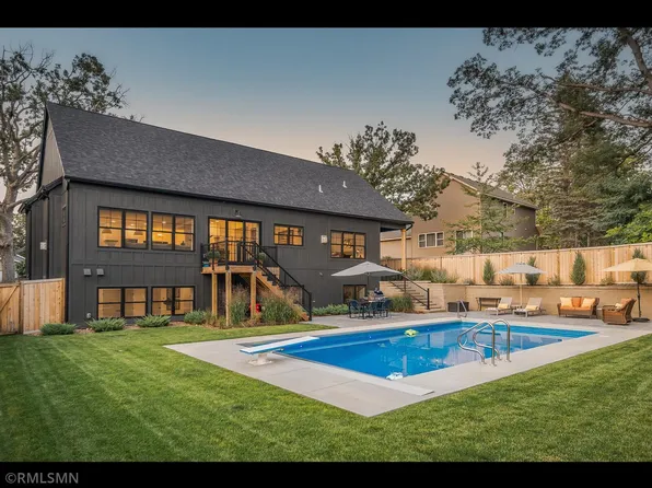 78 Iris St, Mahtomedi, MN 55115