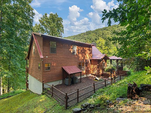 38th image of 420 Chimney Rock Dr