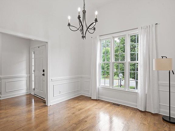 3rd image of 76 Fox Chapel Ln