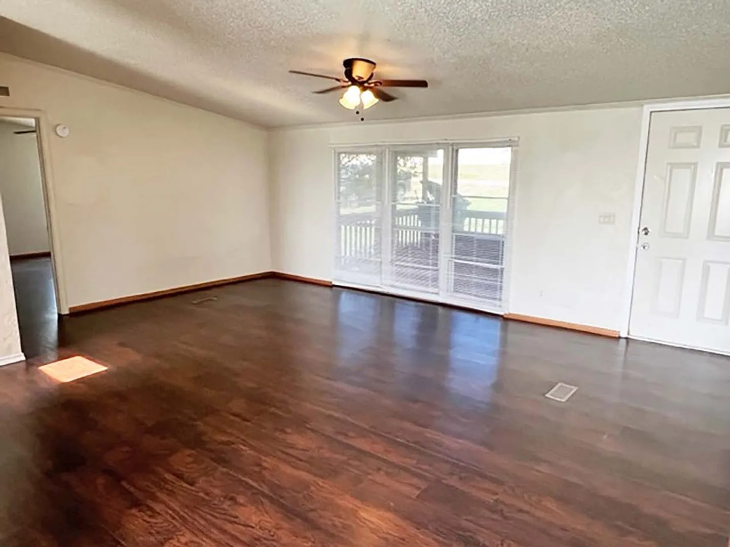 Great 4 Bdrm 2 Bath Manufactured Home in Rhome Tx — Photo 4