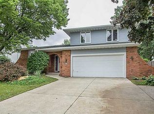 1455 NW 104th St, Clive, IA 50325