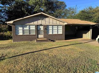 305 E Glade Rd, Anniston, AL 36206