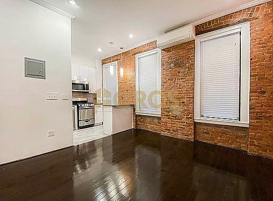 2nd image of 46 Grand St #5RR