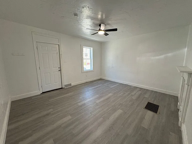 219 S Hartley St — Photo 5