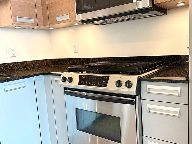 300 Berry St #806 — Photo 16