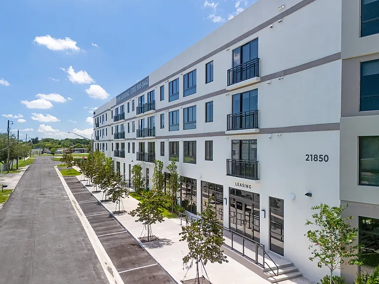 Cauley Residences by Trion Living — Photo 42