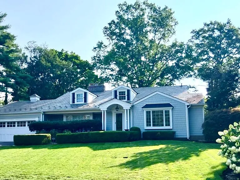 20 Earle Pl — Photo 1