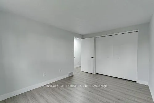 83 Speight Cres — Photo 8