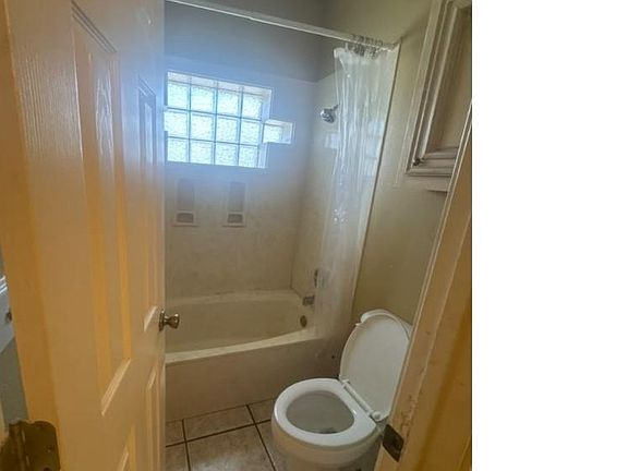 3rd image of 606 Buena Vista Dr APT B