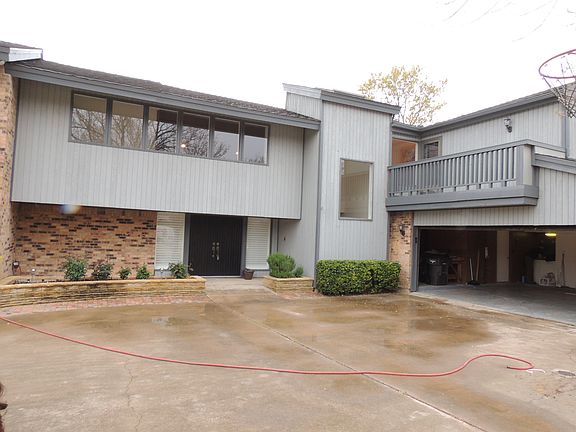 Ample parking circle drivve