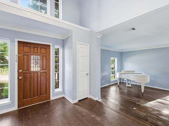 5th image of 1801 Rolling Ridge Dr