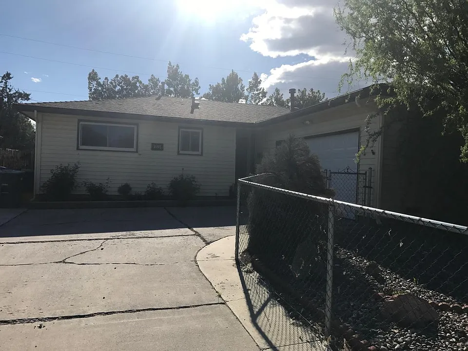 3185 Delna Dr