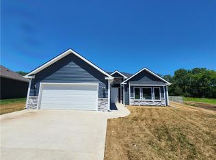 203 E Harlequin Dr, Adrian, MO 64720