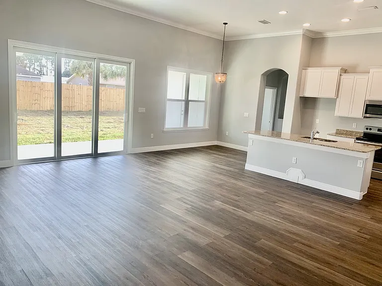 502 Americana Blvd NE — Photo 7
