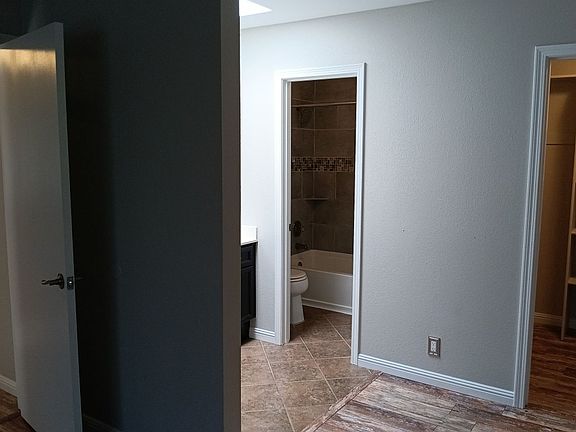 4th image of 506 Phoenix Ave NW