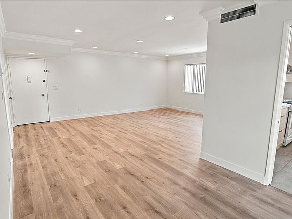 4th image of 600 W Stocker St APT 316
