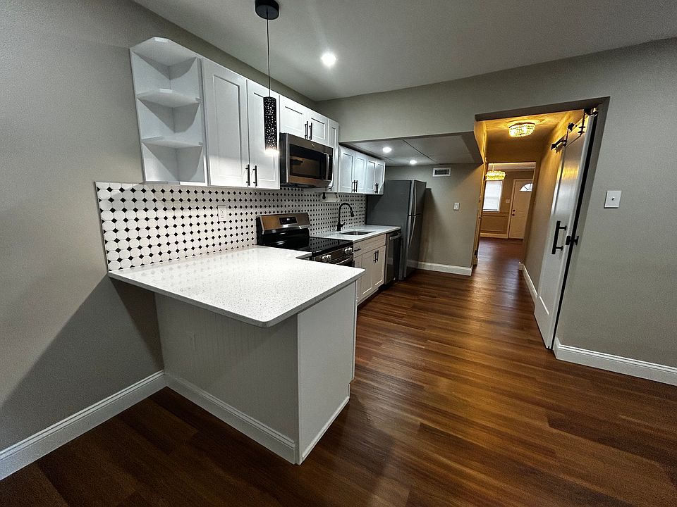 1st image of 33 Park Vallei Ln