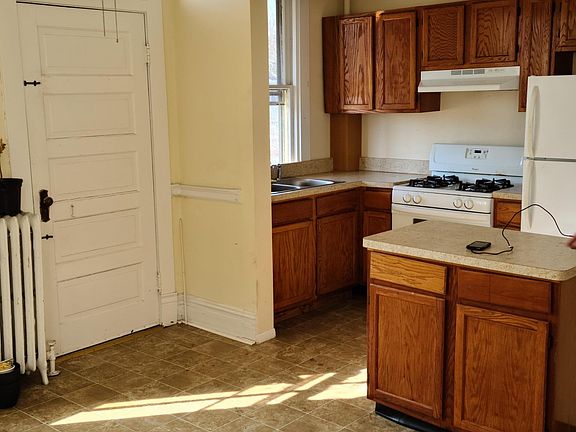 2nd image of 3113 Grove Ave #B