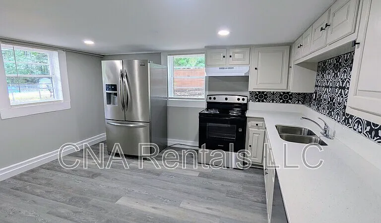 1772 Martin Pl SE #B — Photo 5