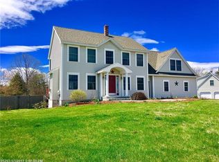 28 Hayfield Dr, Gorham, ME 04038