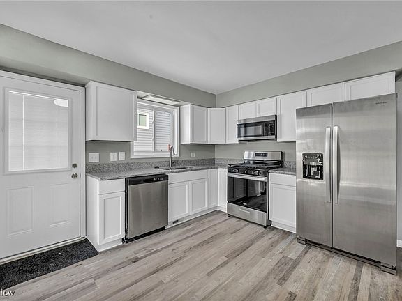 5th image of 10293 Greenview Ave