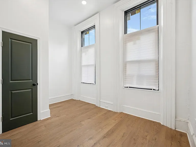 1637 W Girard Ave #1 — Photo 9