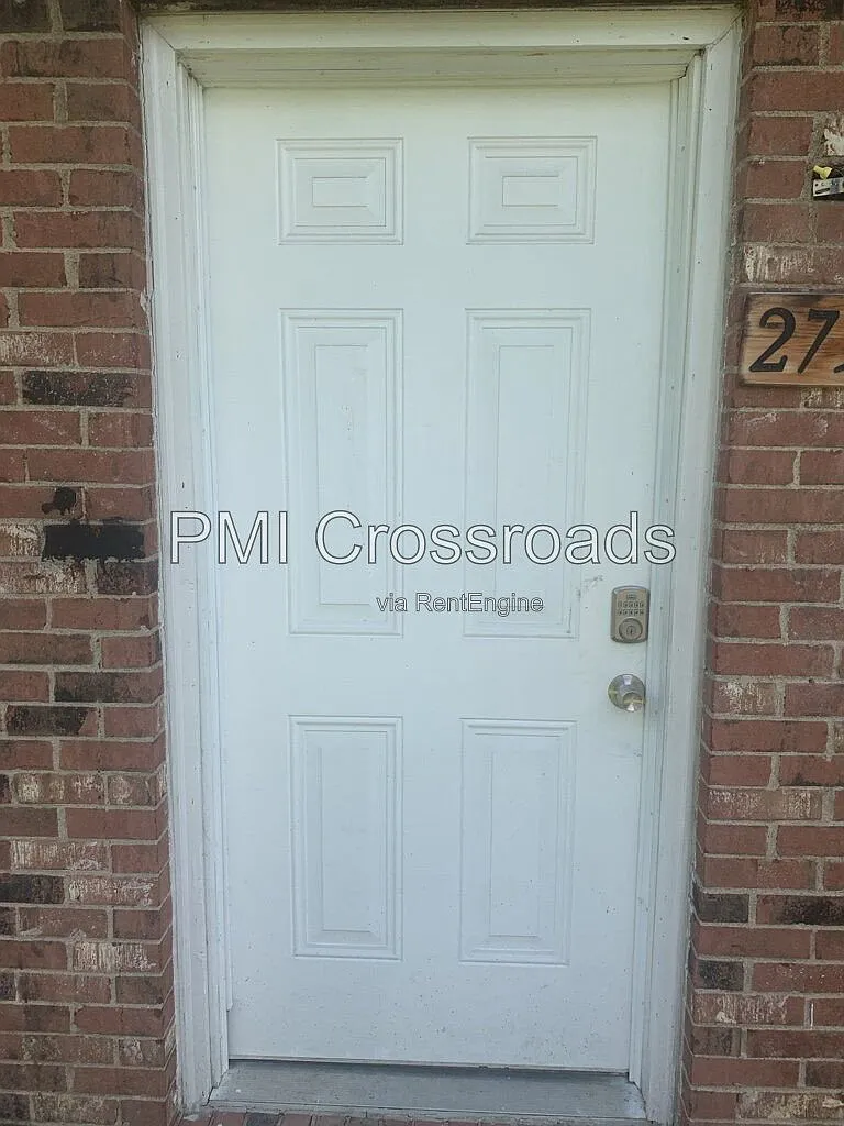 2 bed, 1.0 bath, 765 sqft, $1,054 — Photo 1