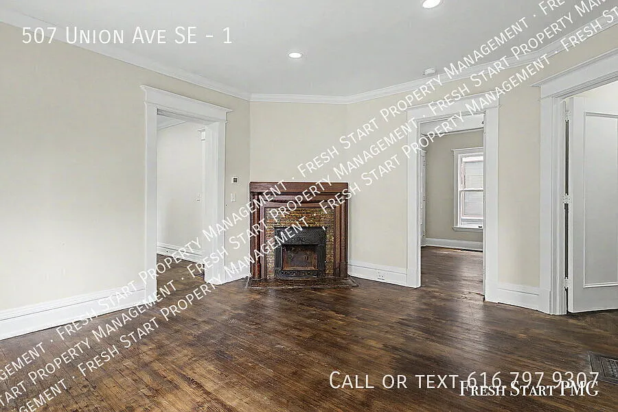 Charming 2-Bedroom Duplex in Heritage Hill — Photo 4