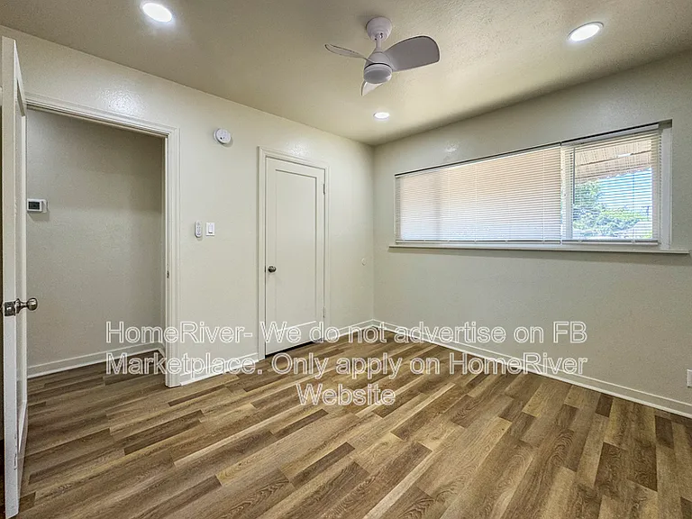 2336 Darwin St — Photo 10