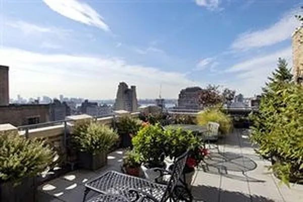 Sold by Douglas Elliman | media 22