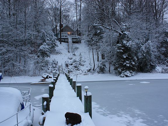 Rivercliff Cottage in winter
