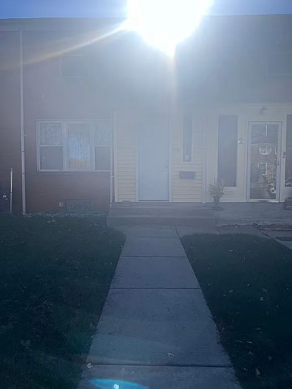 2103 E 99th St photo 1