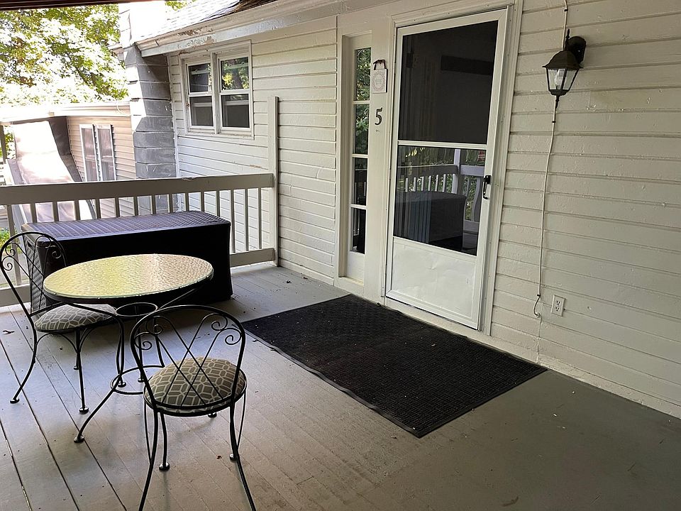 Deck Area at entrance