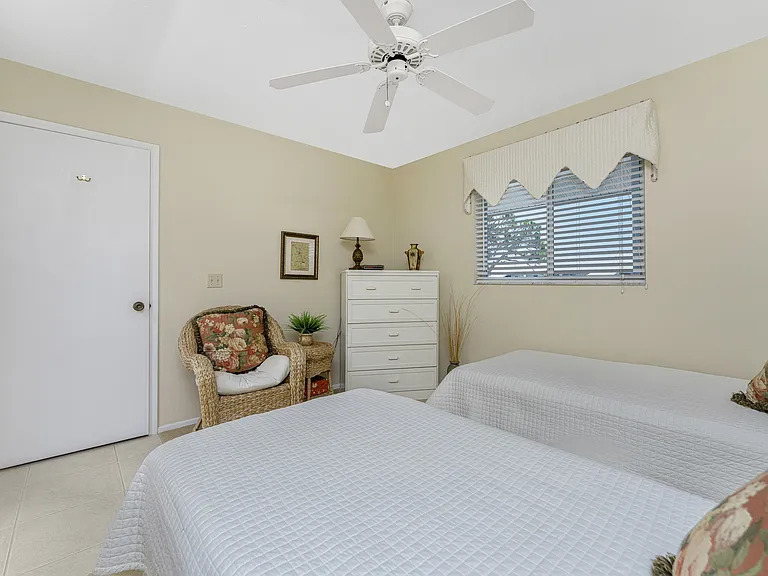 Guest bedroom