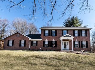 2086 Woodmoor Ridge Dr, Ballwin, MO
