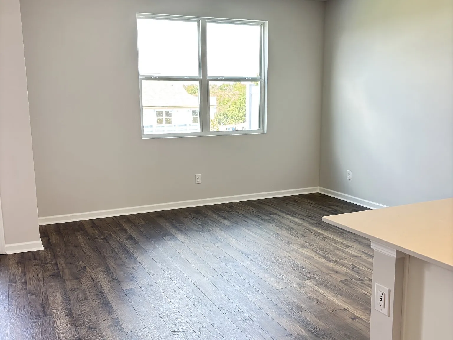 3 bed, 2.5 bath, 1418 sqft, $2,000 — Photo 4