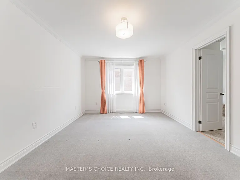 2357 Rideau Dr — Photo 36